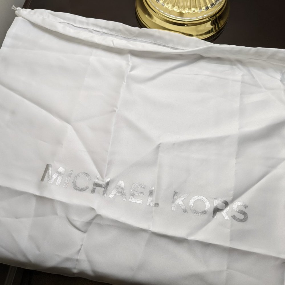 Michael Kors Zip Wallet w/gift box and logo dust bag (3-pieces) **NEW** - Picture 8 of 13